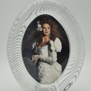 Elegant Oval Glass Picture Frame